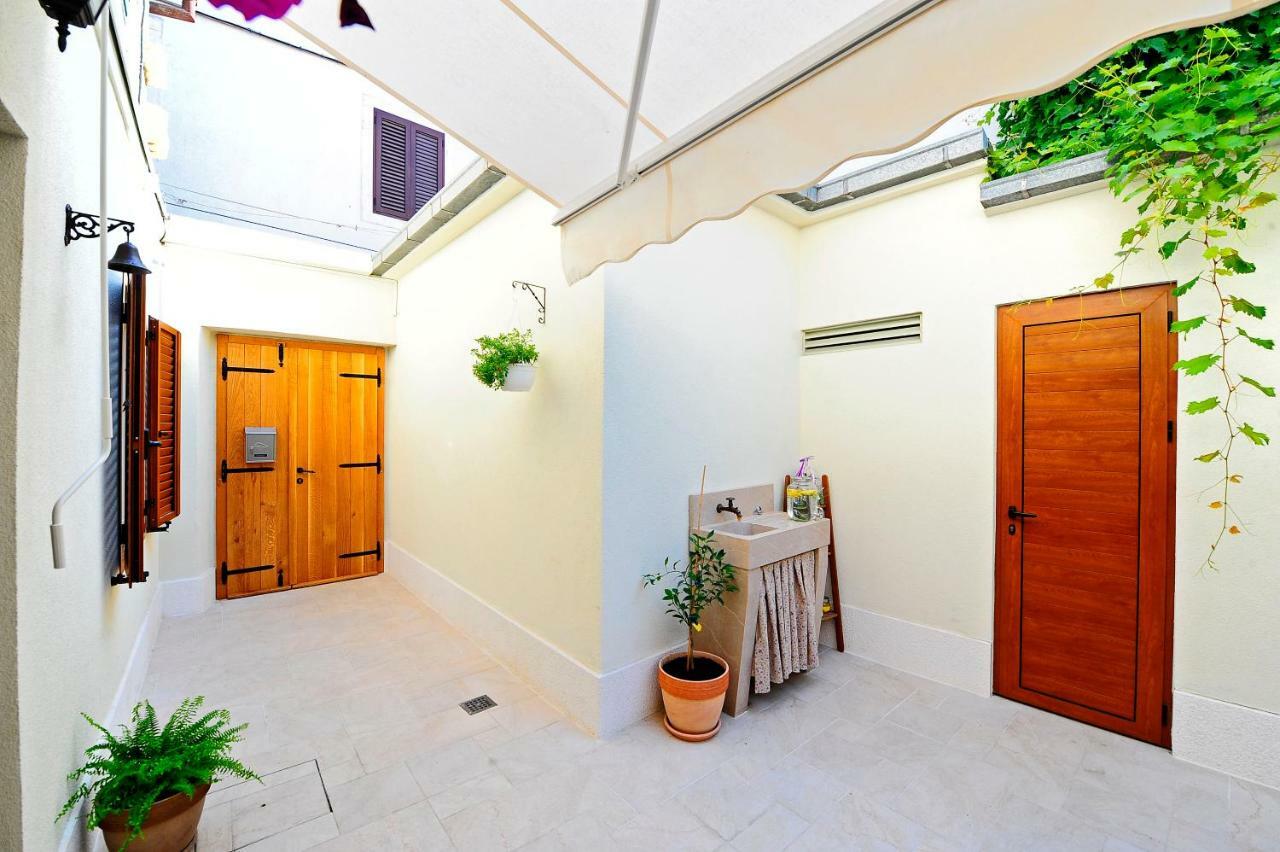 Luxury Apartment Dvor Split Exterior photo