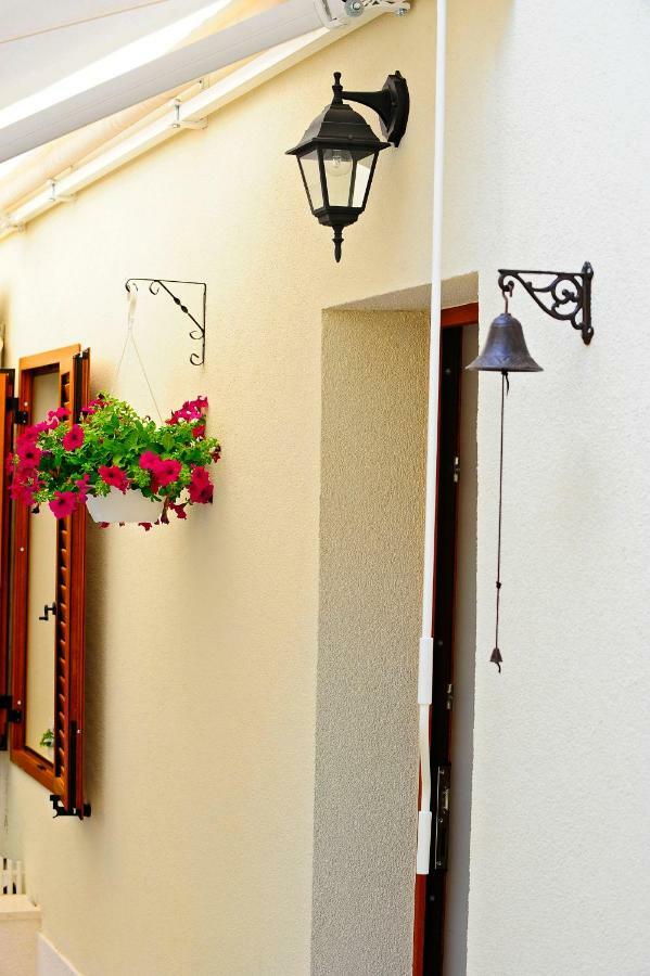 Luxury Apartment Dvor Split Exterior photo