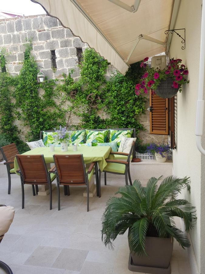 Luxury Apartment Dvor Split Exterior photo